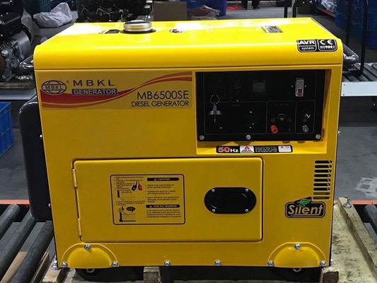 İyi bir fiyat. Yuchai 50Hz 60Hz 600KW 1080A sessiz dizel jeneratör seti çevrimiçi